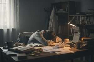 Les 12 étapes du burn-out : reconnaître la spirale infernale