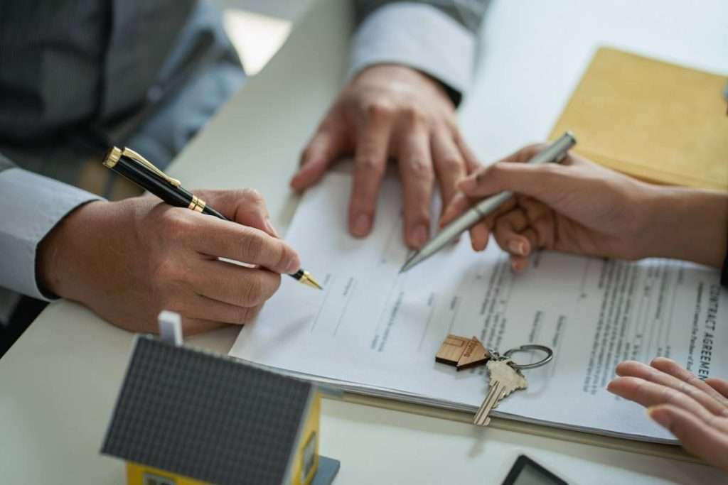 Céder un investissement locatif meublé : quand et comment le faire ?