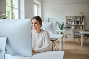 Métiers faciles et bien payés pour femme : quels sont-ils ?
